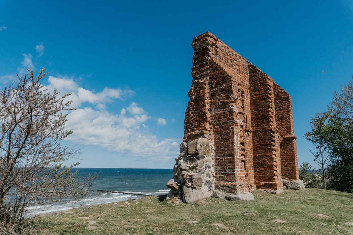 Ruiny kościoła w Trzęsaczu 