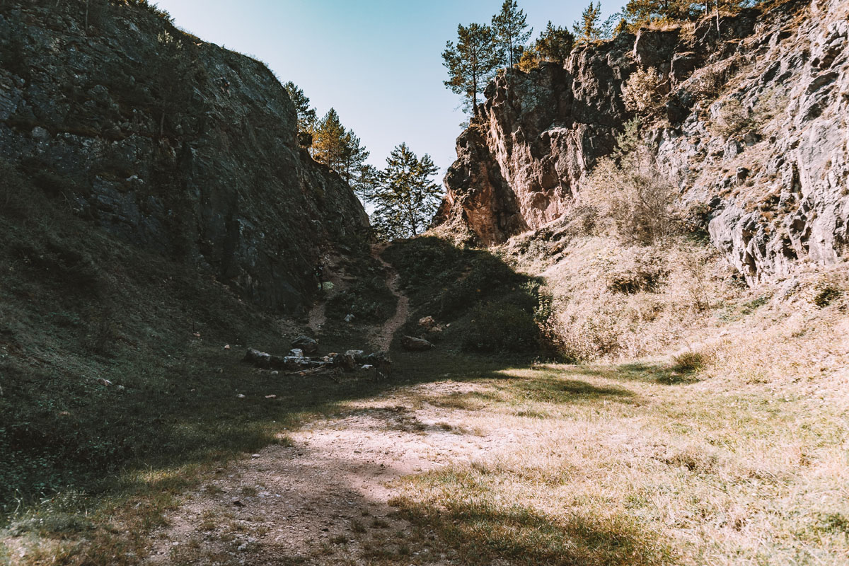 Kamieniołom Stokówka niedaleko Jaskini Piekło