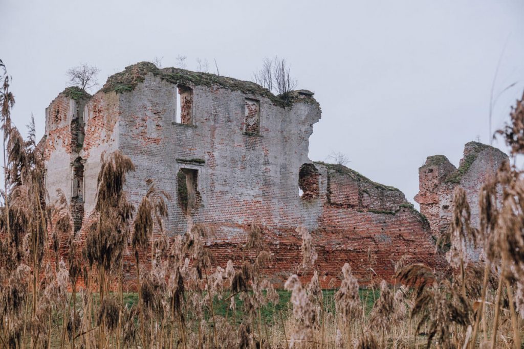 zamek ruiny besiekiery