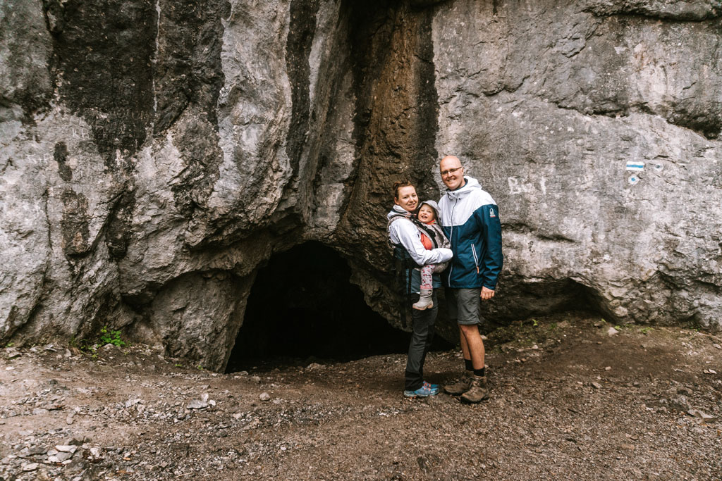 Jaskinia Dziura i Dolina ku Dziurze z dzieckiem
