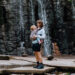 Mama z dzieckiem nad Wodospadem w Polsce