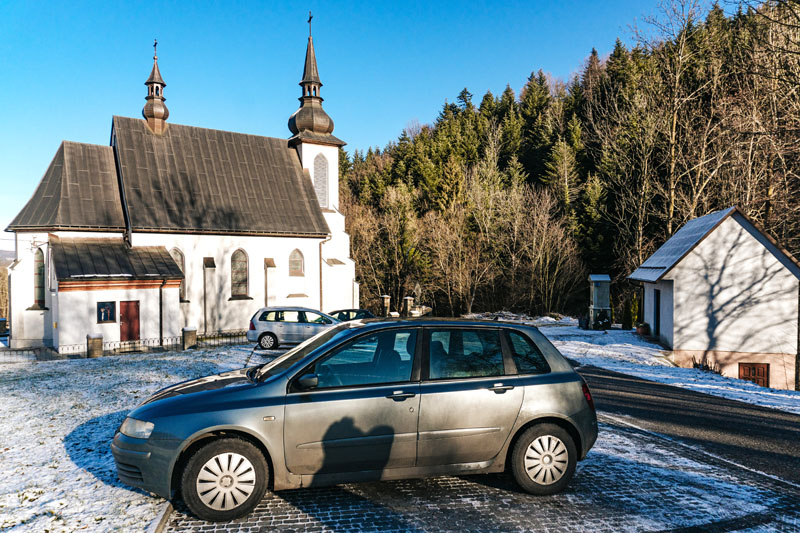 Parking przy kościele w Jaworznej
