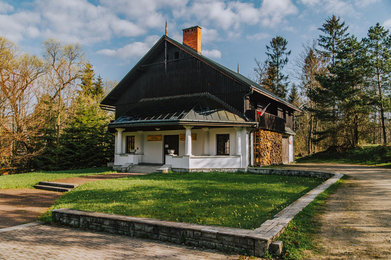Pawilon wejściowy Pienińskiego Parku Narodowego w Czorsztyni