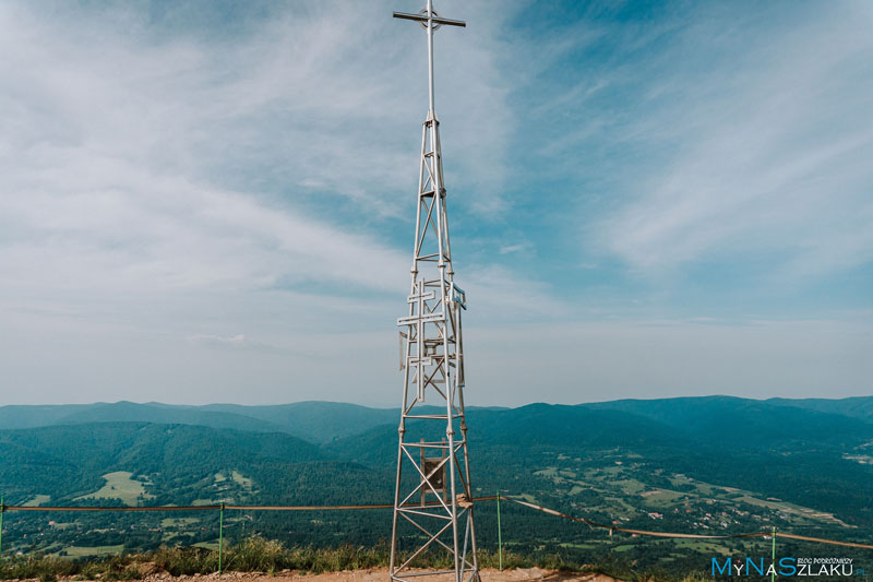 Smerek 1222 m n.p.m. - szczyt w Bieszczadach, na którym stoi metalowy krzyż