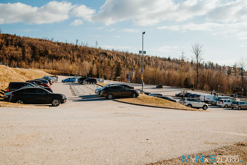 Parking w Tatrzańskiej Łomnicy przy wyciągu
