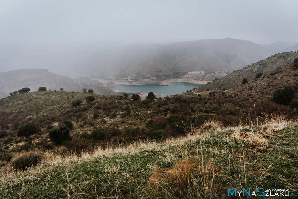 Grenada i Embalse de Canales - zbiornik wodny